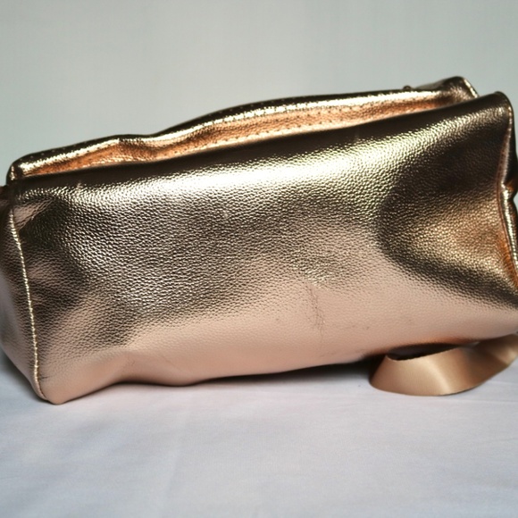 Like New DISNEY Rose Gold Flair Backpack Collectible Pin Holder Mickey Travel - Picture 7 of 12